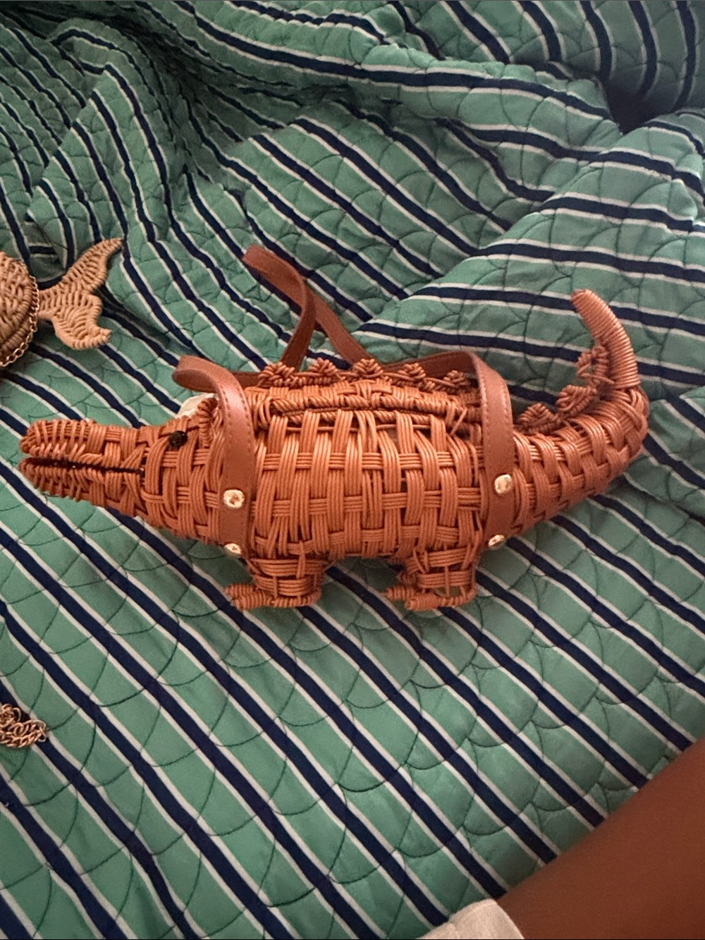 NWT Tommy Bahama Tan Woven Rattan Alligator Purse - Picture 4 of 4